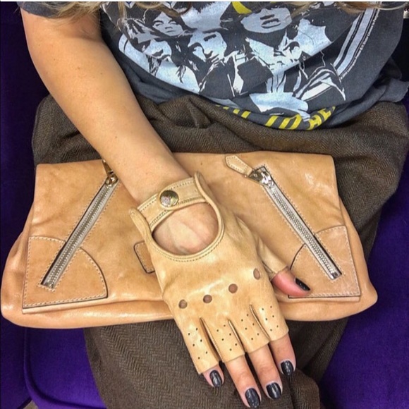 Meet your Posher, Lauren - Picture 4 of 4